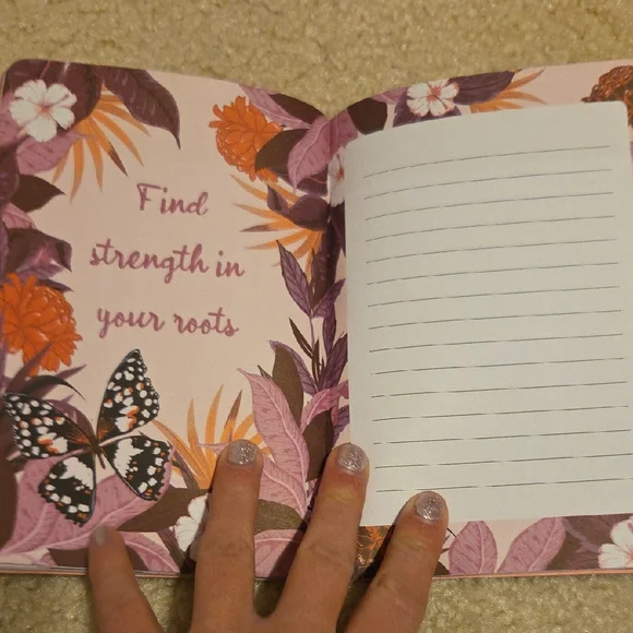2026 Floral Butterfly Monthly Planner - Picture 4 of 5